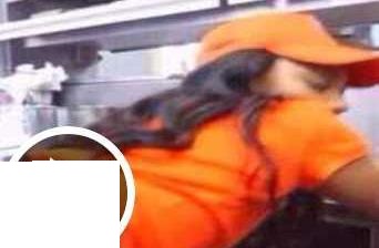 Popeyes Louisiana Kitchen Manger Punish Sales Girl Like This For Comming Late
