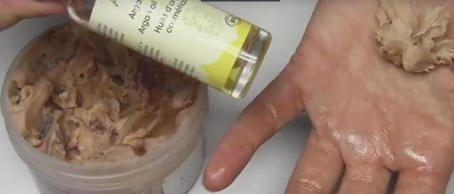 Hand make-up cream and wax