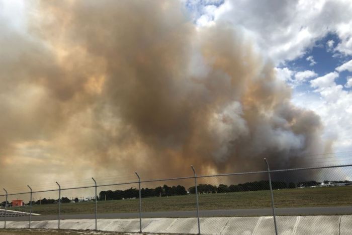  A fire near Tomago is heading east towards Newcastle Airport