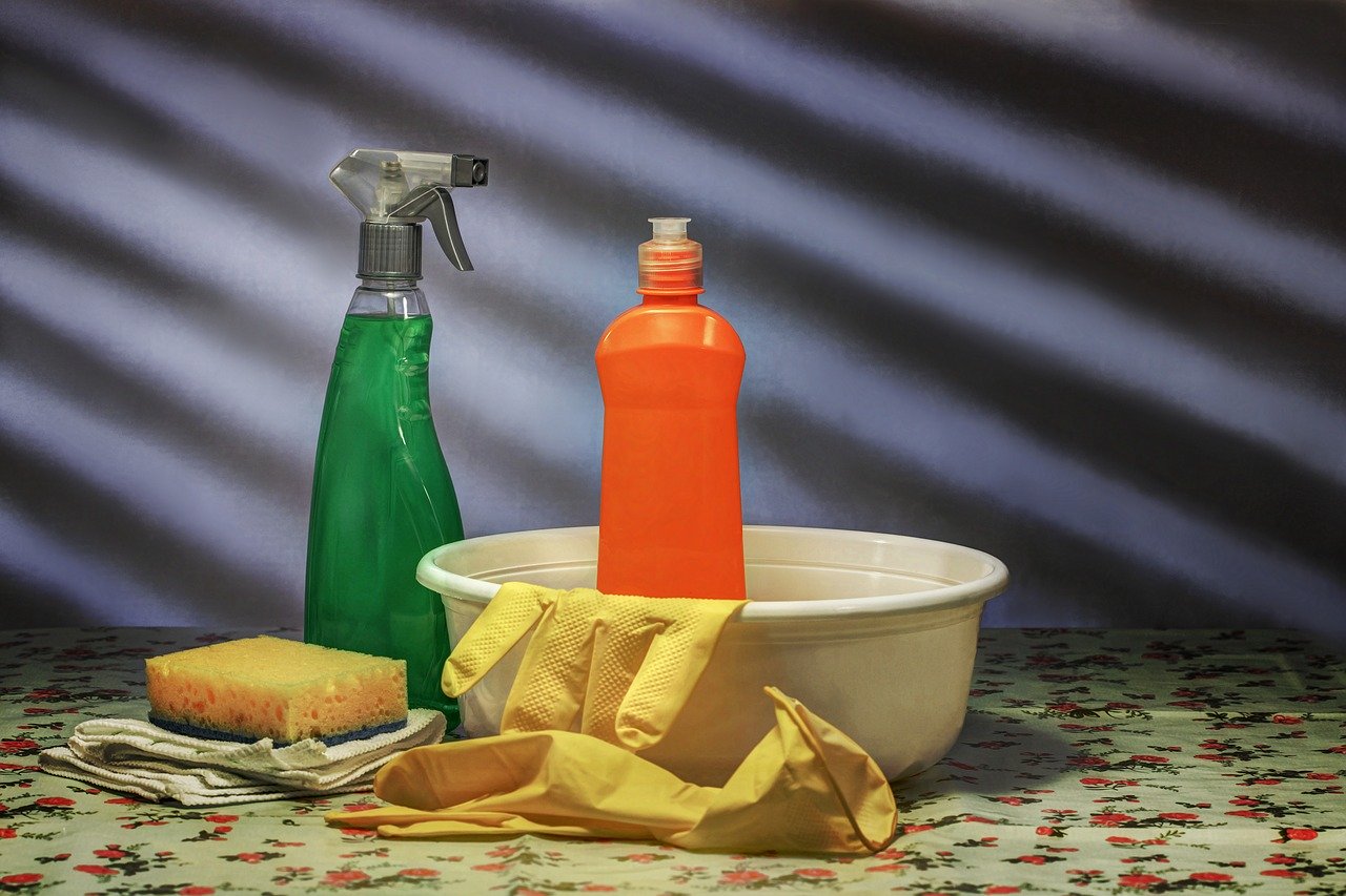 Do Not Mix These Cleaning or Disinfecting Products