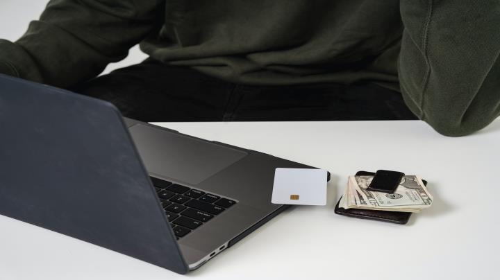 6 Tips To Help You Safely Transfer Your Money Online thumbnail