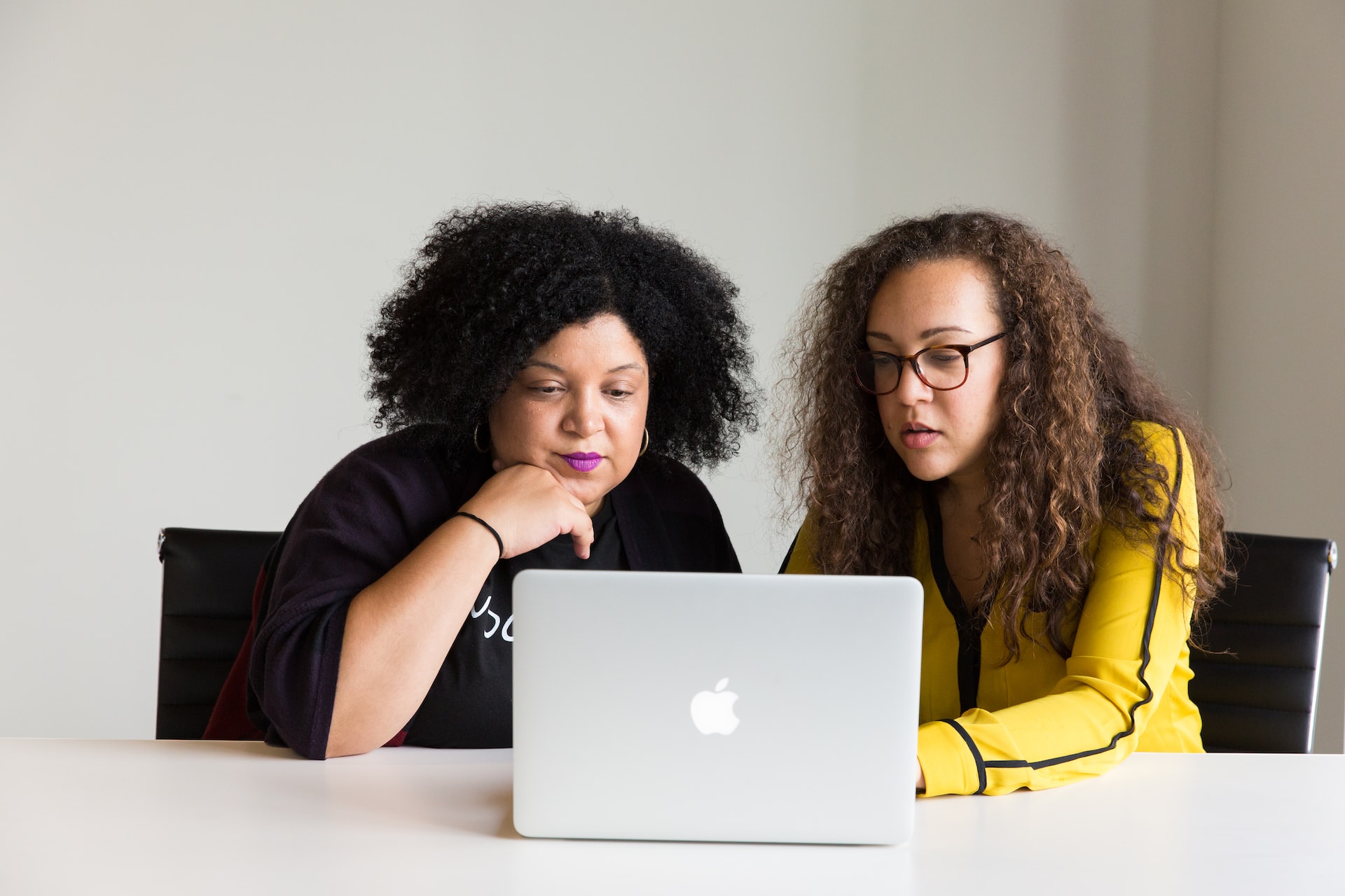 Women on Apple Computer