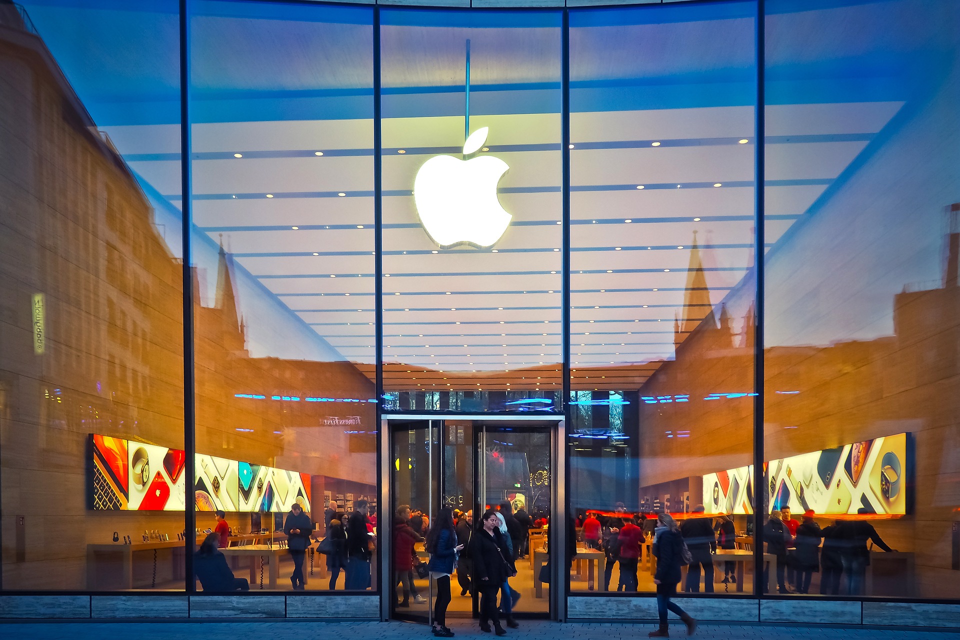 Apple Gift Card Scam and Tips To Avoid Becoming a Victim