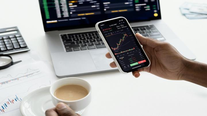 Modern Money Management: How Technology Makes It Effortless thumbnail