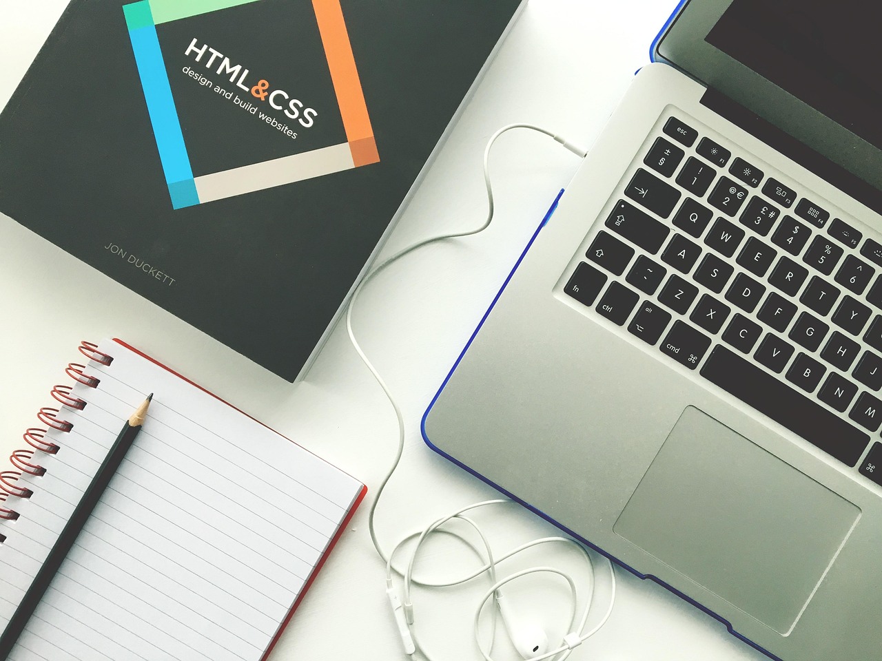 Shopify Themes vs Custom Development  Finding the Perfect Fit for Your Store