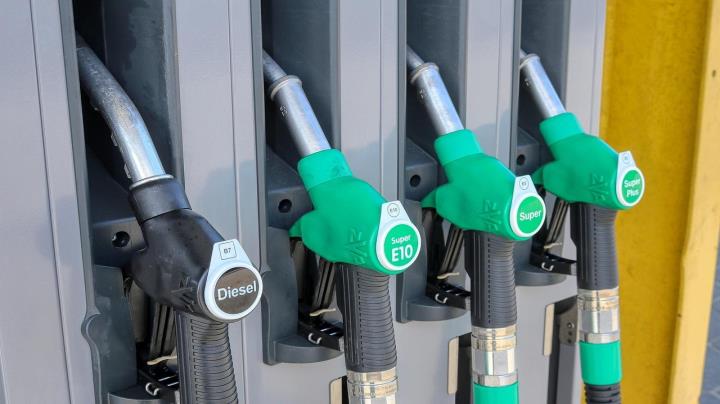 Gas Pump Scam - Nozzle Switching - How to Protect Yourself thumbnail