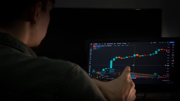 Staying Safe in the Digital Economy: Cybersecurity Lessons for Finance and Online Platforms thumbnail