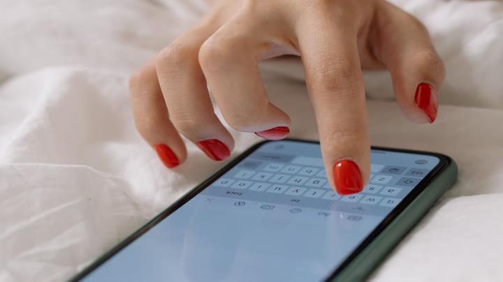How to Get Rid of Scam Calls Using Your Phone and Carrier thumbnail