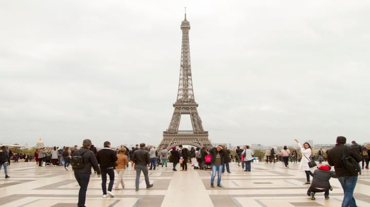 Top Tourist Attractions in Paris Scams to Lookout For thumbnail